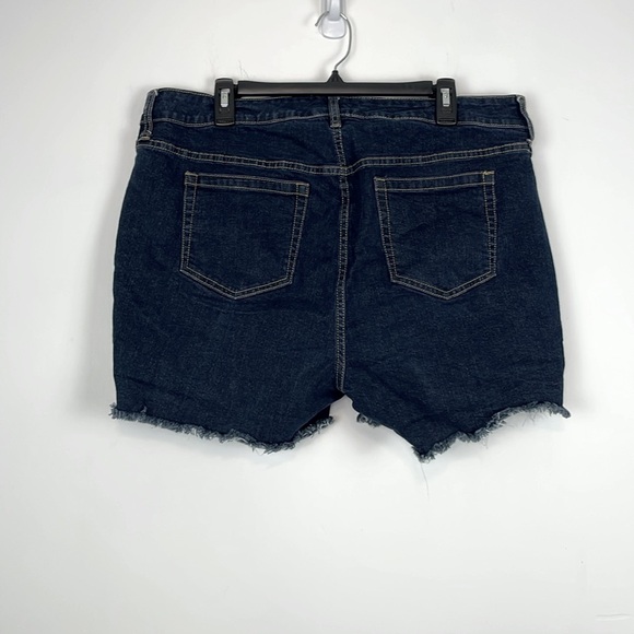 Torrid 5” Vintage Stretch Mid Rise Jean Shorts. Size 18. - Picture 7 of 13